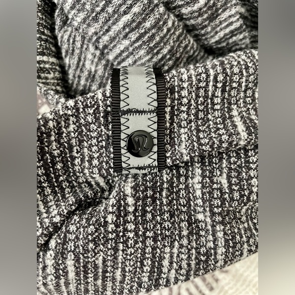 Lululemon infinity scarf with snaps - Picture 3 of 3